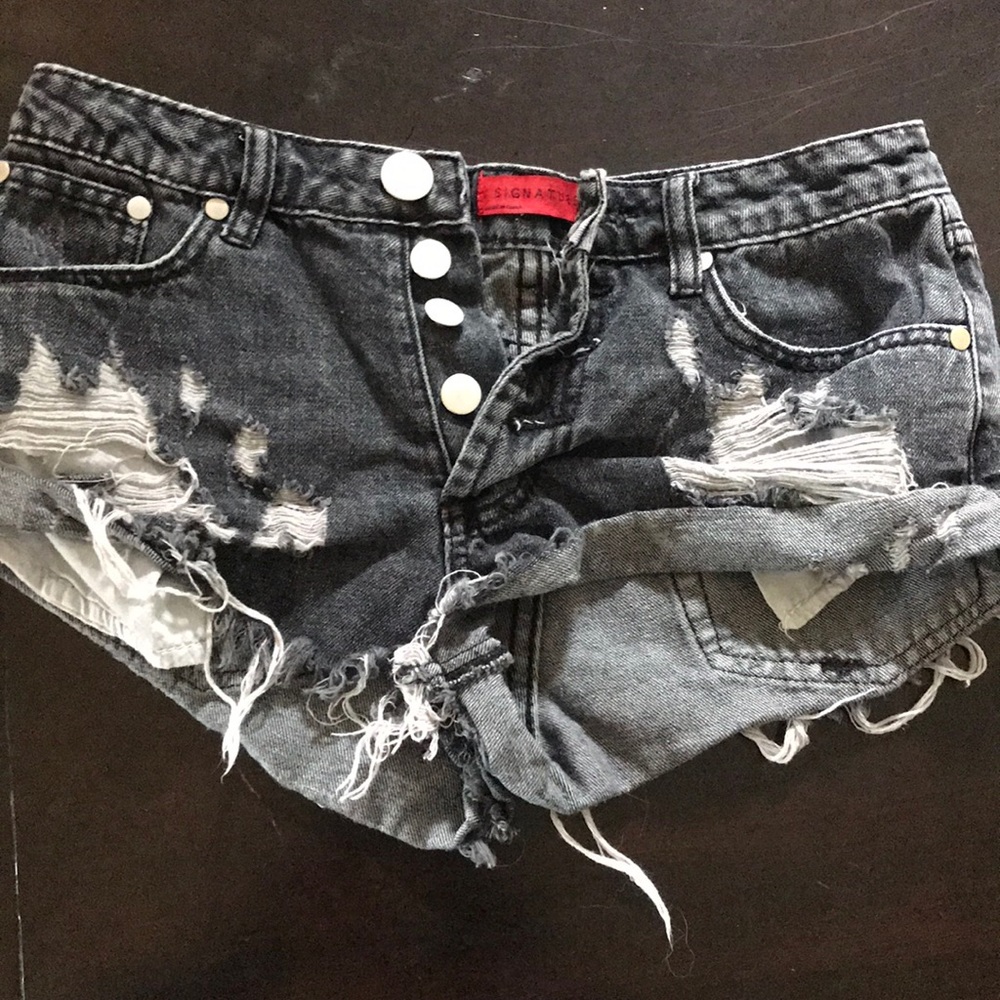 Signature 8 size small black jean shorts